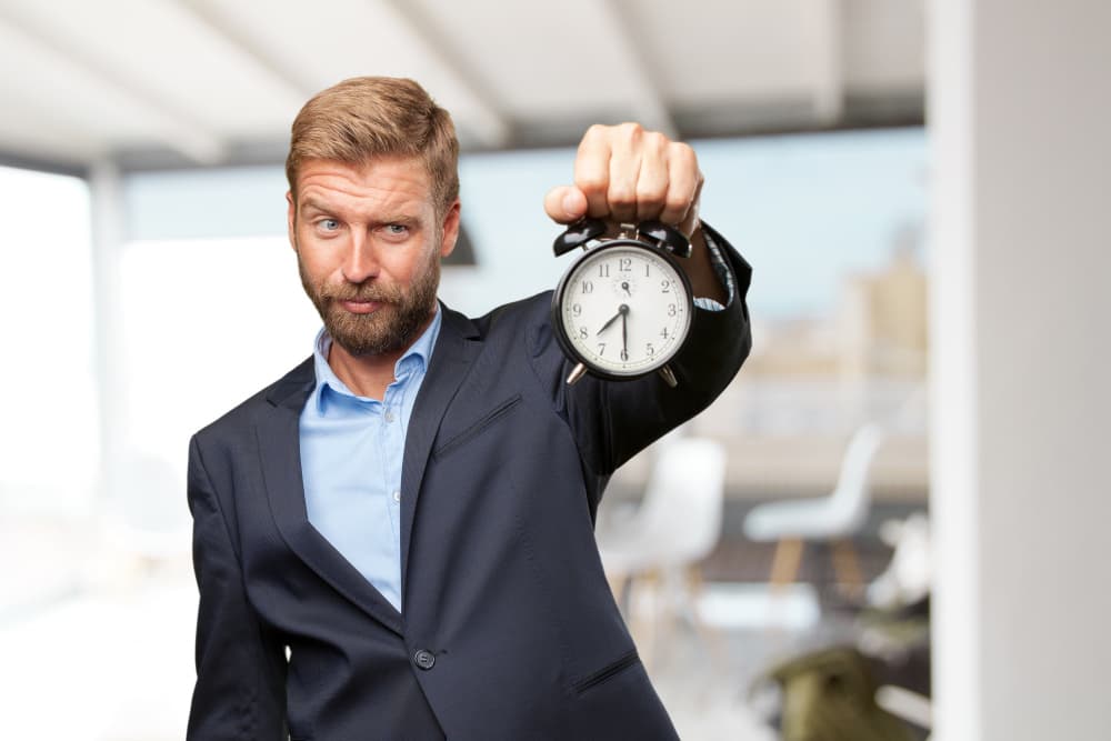 How Long Is a Business Day? Guide for Consumers & Businesses